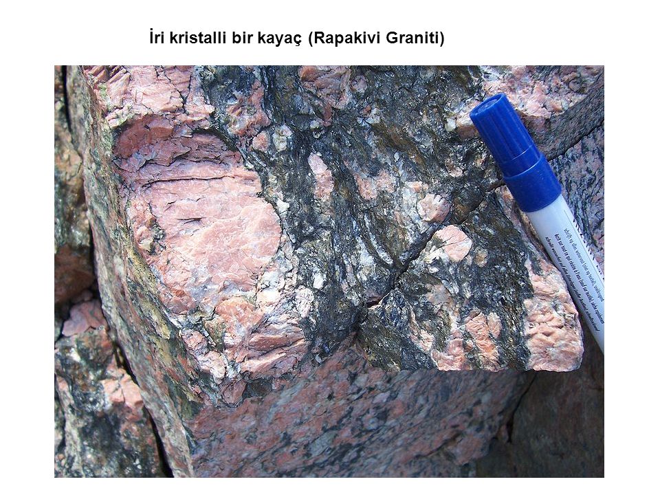 İri kristalli bir kayaç (Rapakivi Graniti)