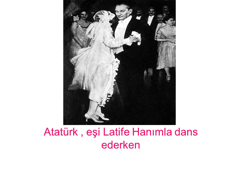 Atatürk , eşi Latife Hanımla dans ederken