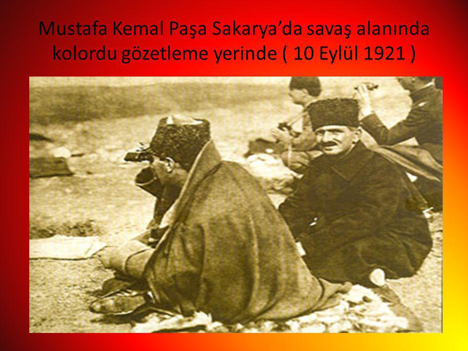 Mustafa Kemal Paşa Sakarya’da savaş alanında kolordu gözetleme yerinde ( 10 Eylül 1921 )
