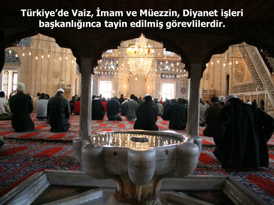 Türkiye’de Vaiz, İmam ve Müezzin, Diyanet işleri başkanlığınca tayin edilmiş görevlilerdir.
