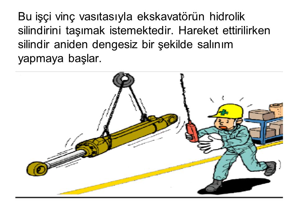 Bu işçi vinç vasıtasıyla ekskavatörün hidrolik silindirini taşımak istemektedir.