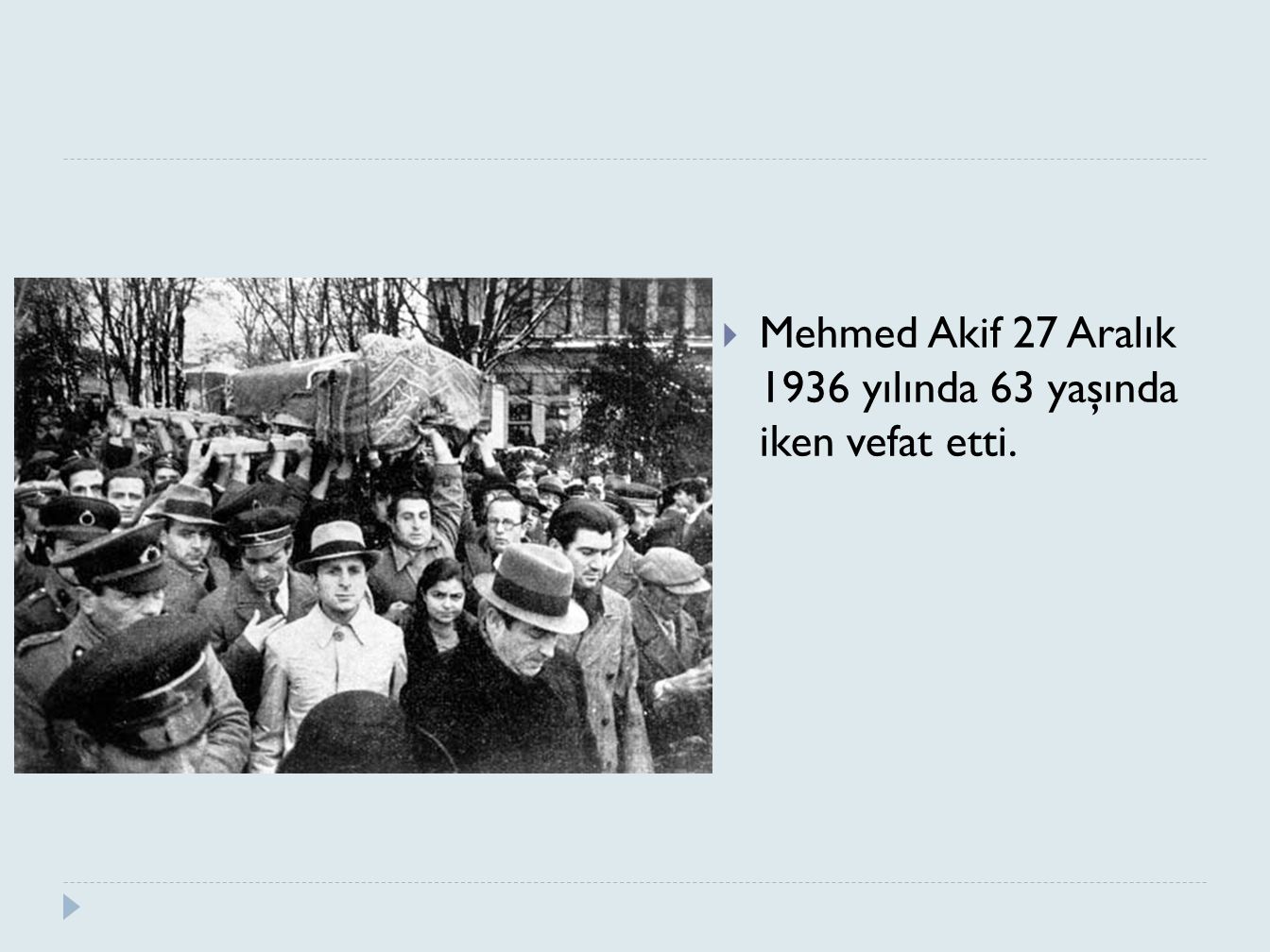 Mehmed Akif 27 Aralık 1936 yılında 63 yaşında iken vefat etti.