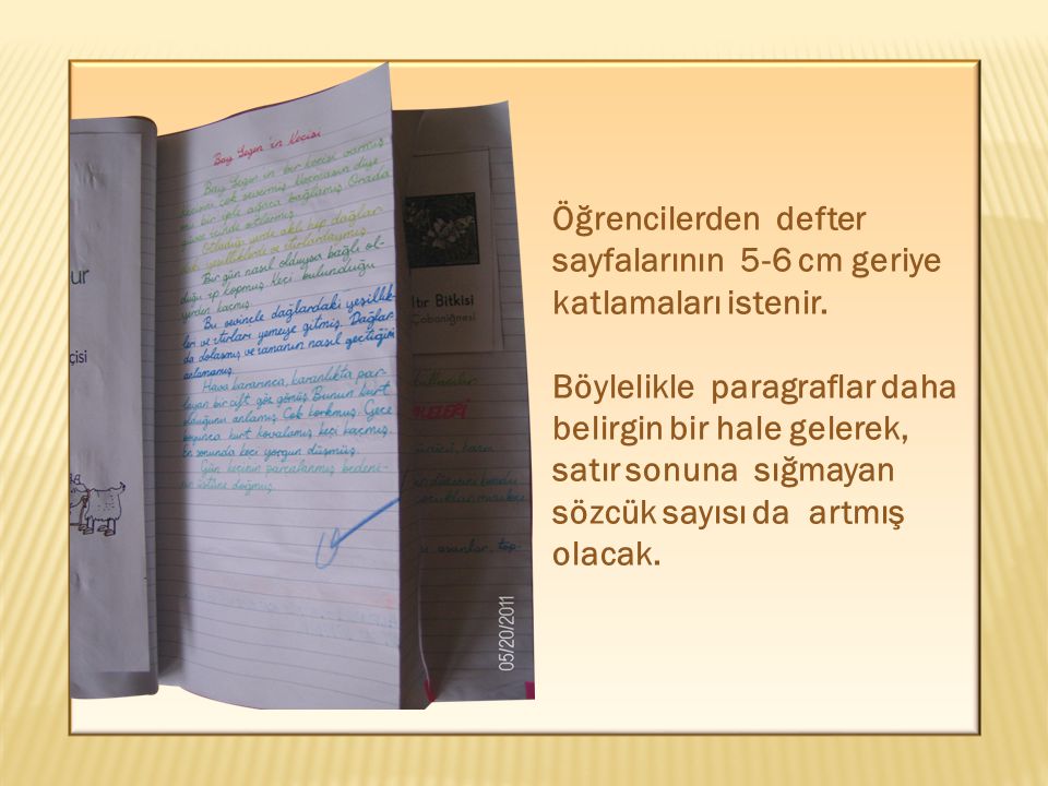 Öğrencilerden defter sayfalarının 5-6 cm geriye katlamaları istenir.