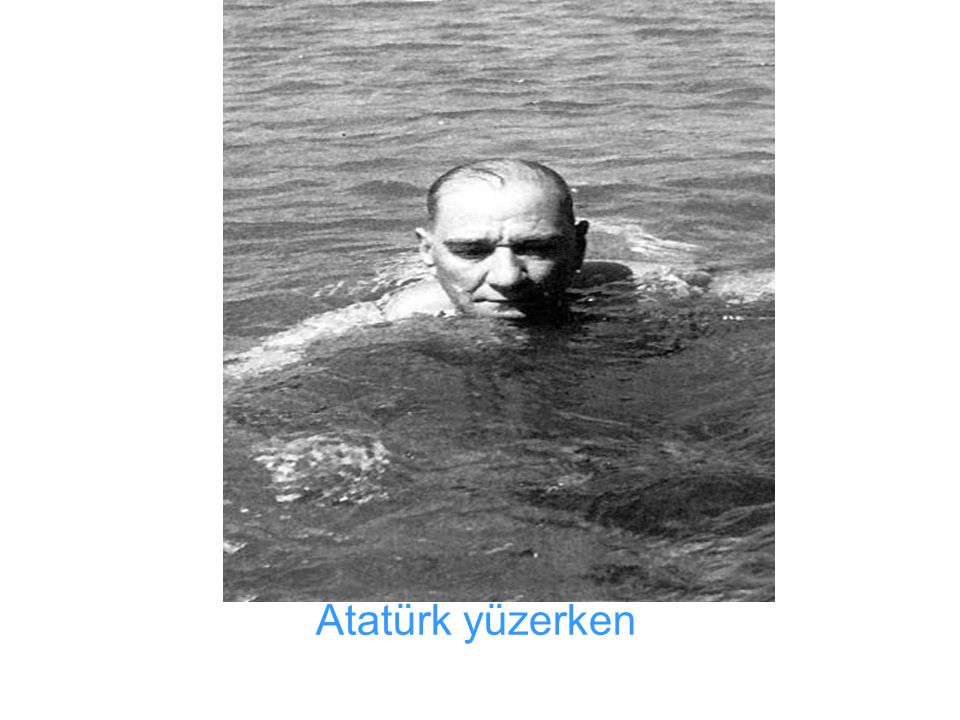 Atatürk yüzerken