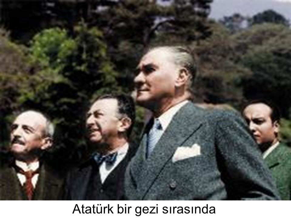 Atatürk bir gezi sırasında