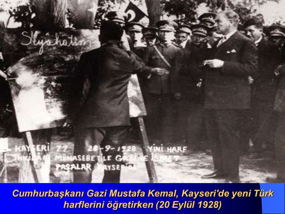 Cumhurbaşkanı Gazi Mustafa Kemal, Kayseri de yeni Türk harflerini öğretirken (20 Eylül 1928)
