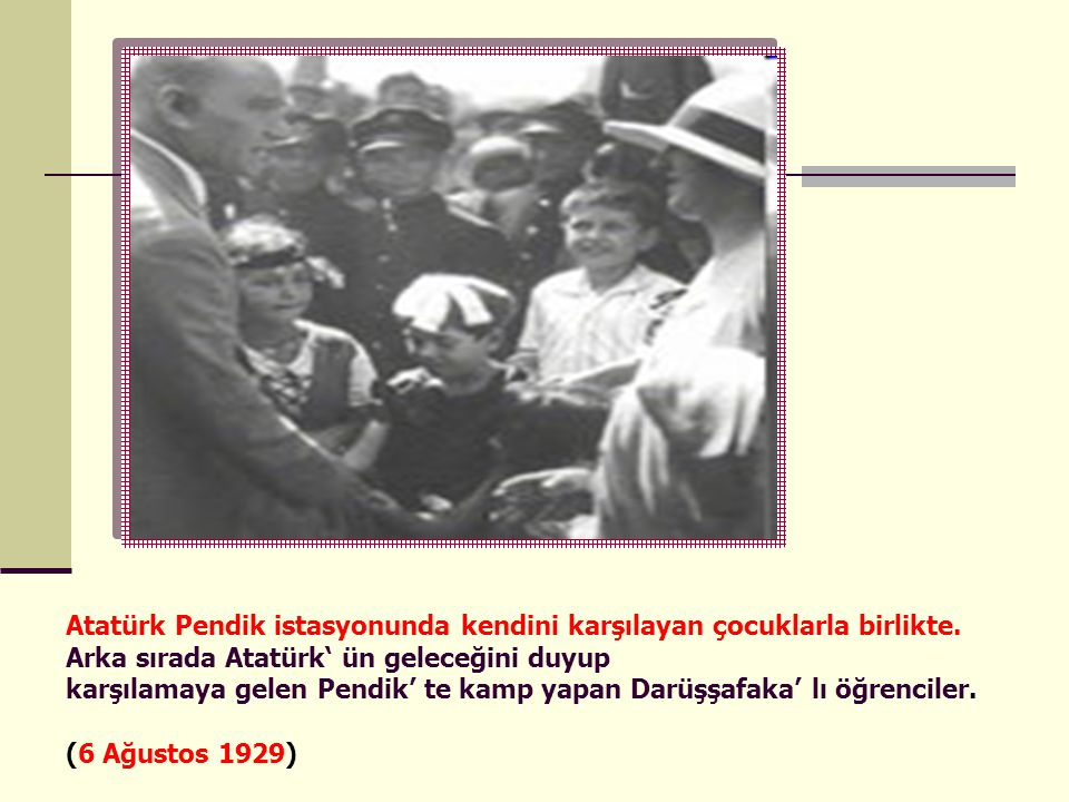 Atatürk Pendik istasyonunda kendini karşılayan çocuklarla birlikte.